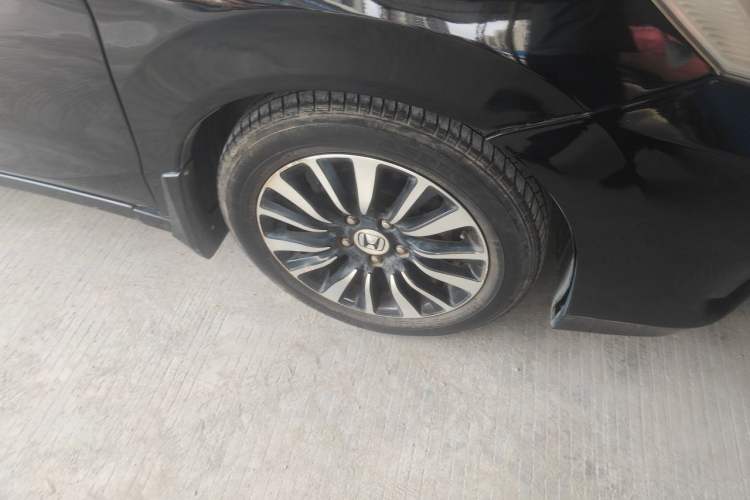 Used Honda Crider 2013 1.8L automatic luxury edition Right Front Wheel Hub