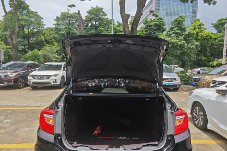 Used Honda Crider 2013 1.8L automatic luxury edition Trunk