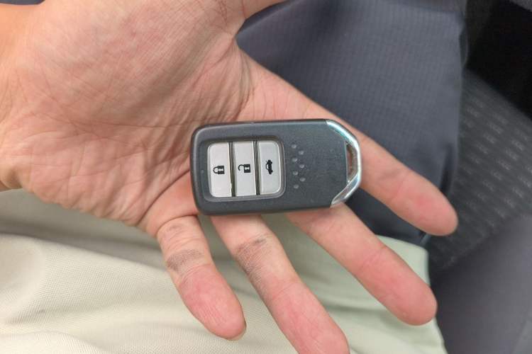 Used Honda Crider 2013 1.8L automatic luxury edition Vehicle Key