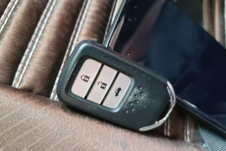 Used Honda Crider 2013 1.8L automatic luxury edition Vehicle Key