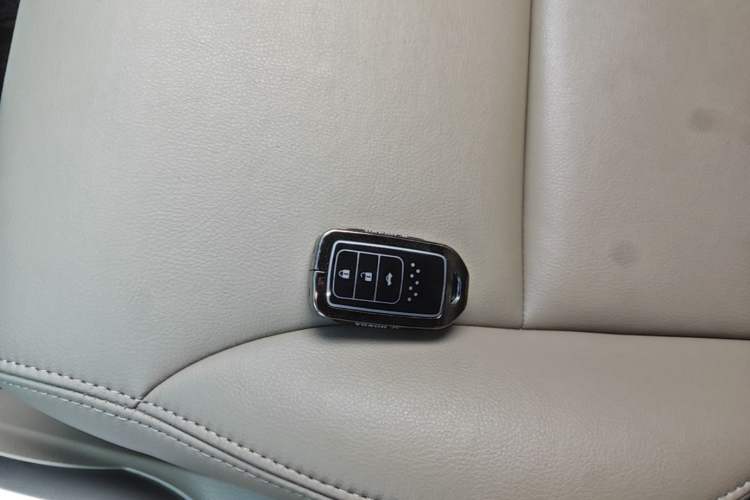 Used Honda Crider 2013 1.8L automatic luxury edition Vehicle Key