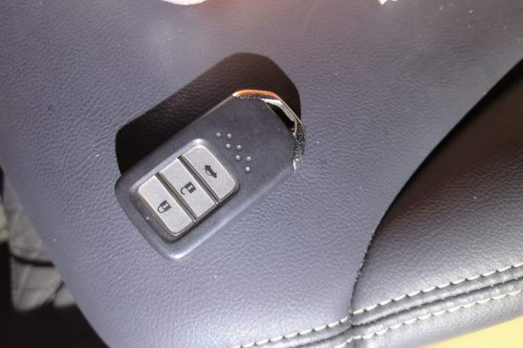 Used Honda Crider 2013 1.8L automatic luxury edition Vehicle Key