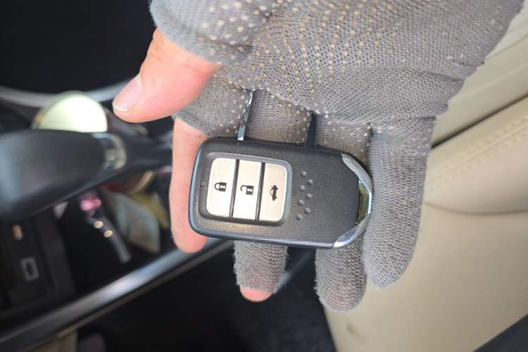 Used Honda Crider 2013 1.8L automatic luxury edition Vehicle Key