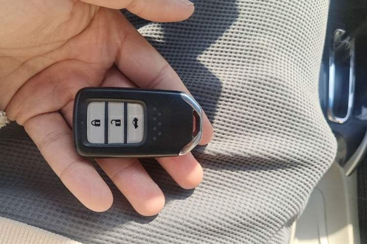 Used Honda Crider 2013 1.8L automatic luxury edition Vehicle Key