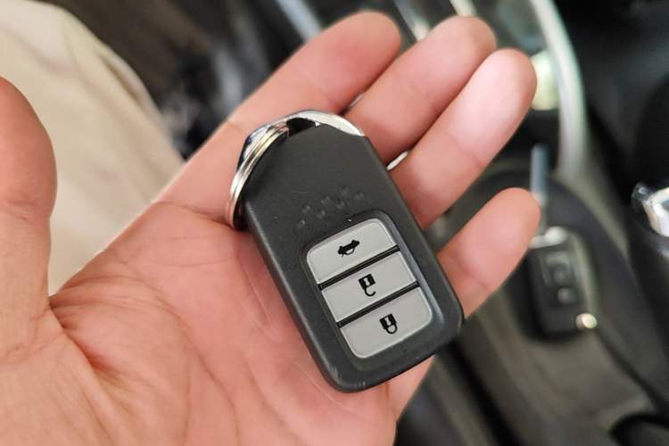 Used Honda Crider 2013 1.8L automatic flagship version Vehicle Key