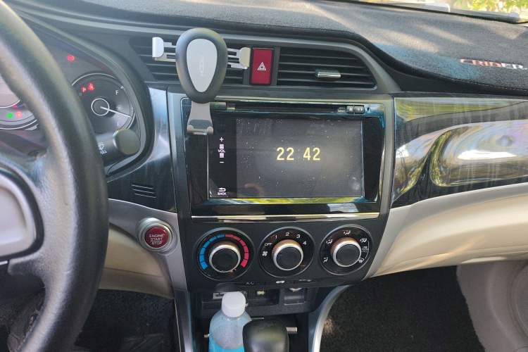 Used Honda Crider 2013 1.8L automatic luxury edition Audio And AC Panel