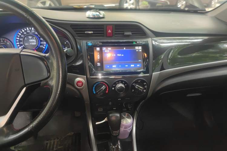 Used Honda Crider 2013 1.8L automatic luxury edition Audio And AC Panel