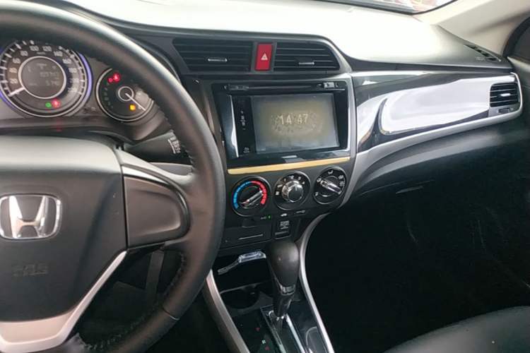 Used Honda Crider 2013 1.8L automatic luxury edition Audio And AC Panel
