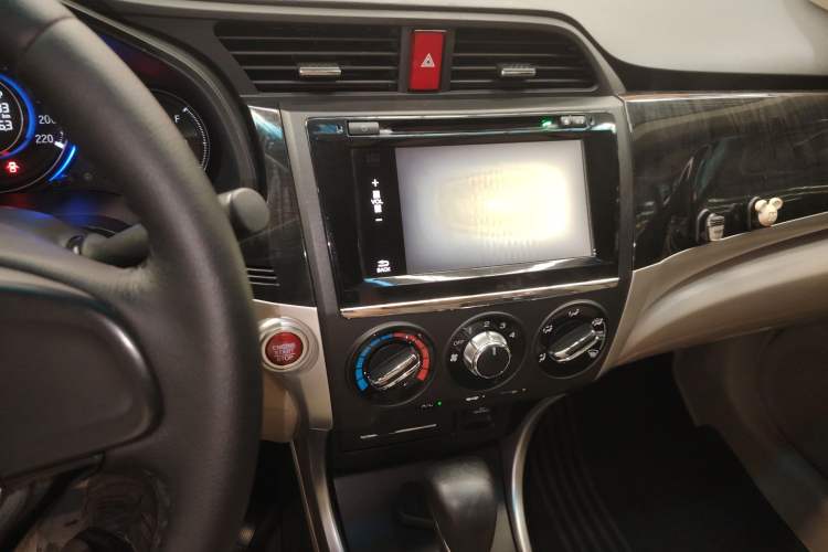 Used Honda Crider 2013 1.8L automatic luxury edition Audio And AC Panel