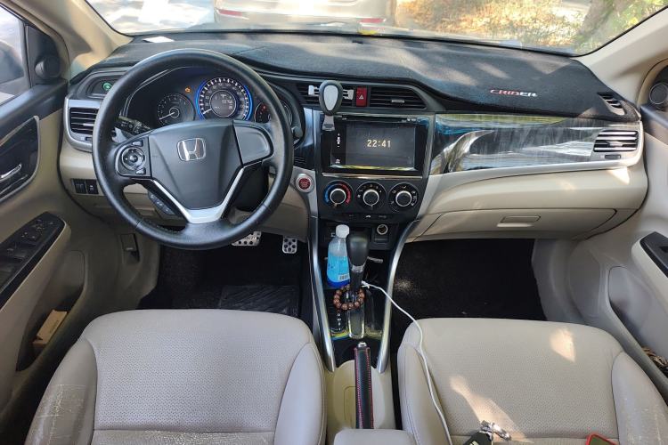Used Honda Crider 2013 1.8L automatic luxury edition Center Console