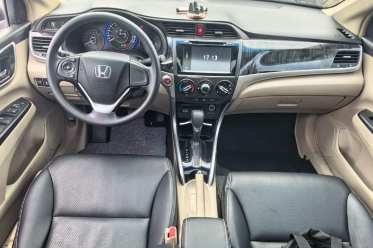 Used Honda Crider 2013 1.8L automatic luxury edition Center Console