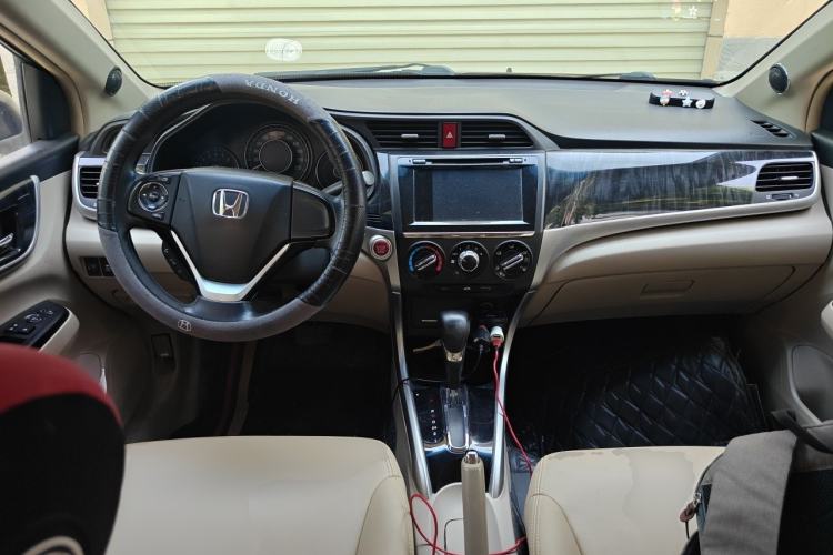 Used Honda Crider 2013 1.8L automatic luxury edition Center Console