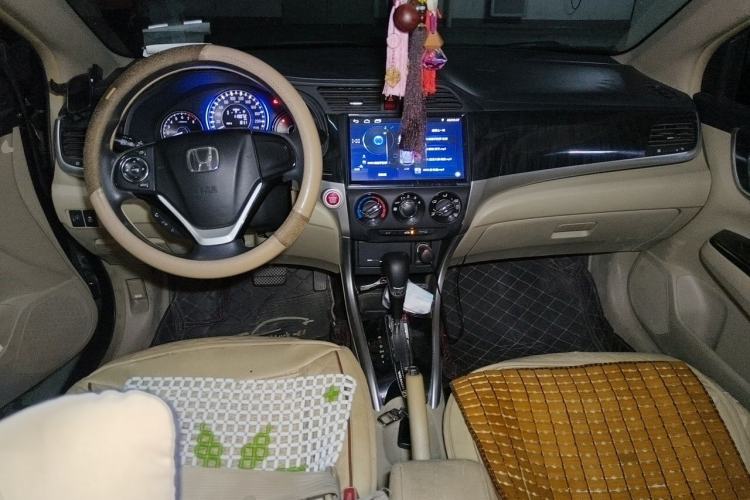 Used Honda Crider 2013 1.8L automatic luxury edition Center Console