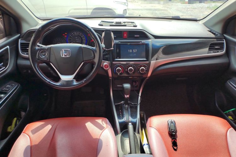 Used Honda Crider 2013 1.8L automatic luxury edition Center Console