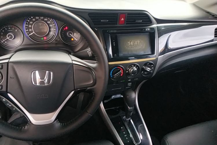 Used Honda Crider 2013 1.8L automatic luxury edition Center Console