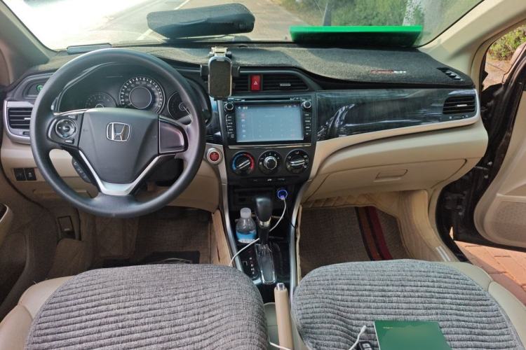 Used Honda Crider 2013 1.8L automatic flagship version Center Console