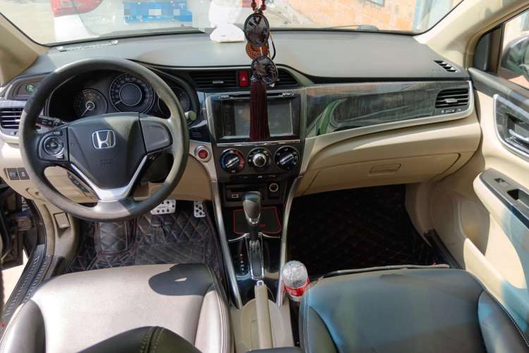 Used Honda Crider 2013 1.8L automatic luxury edition Center Console