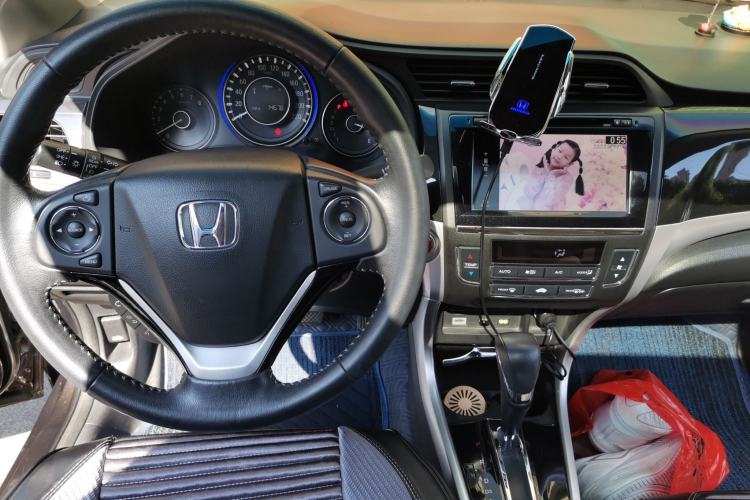 Used Honda Crider 2013 1.8L automatic flagship version Center Console