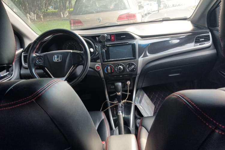 Used Honda Crider 2013 1.8L automatic luxury edition Center Console