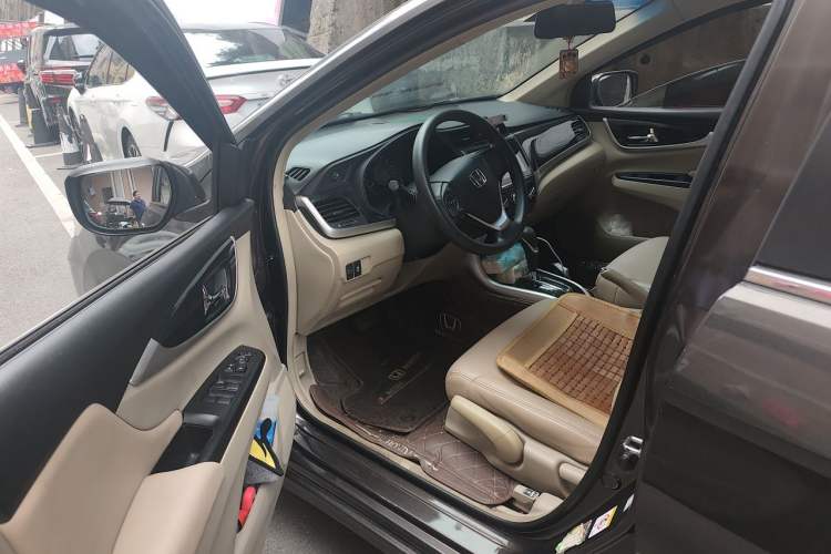 Used Honda Crider 2013 1.8L automatic luxury edition Driver Seat
