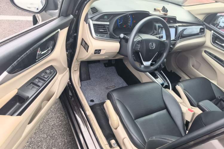 Used Honda Crider 2013 1.8L automatic luxury edition Driver Seat