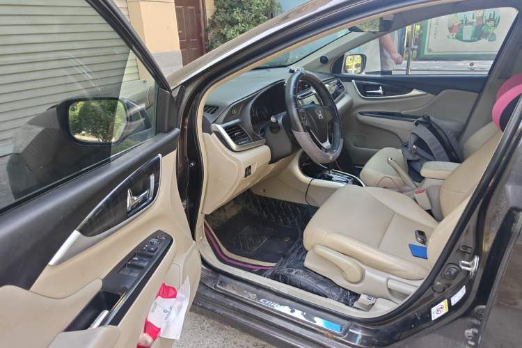 Used Honda Crider 2013 1.8L automatic luxury edition Driver Seat