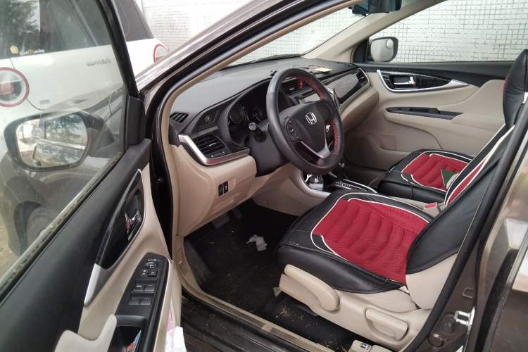 Used Honda Crider 2013 1.8L automatic luxury edition Driver Seat