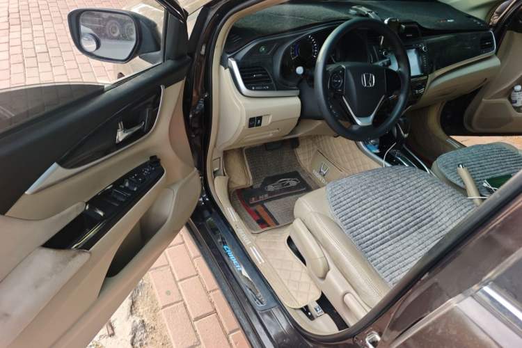 Used Honda Crider 2013 1.8L automatic flagship version Driver Seat