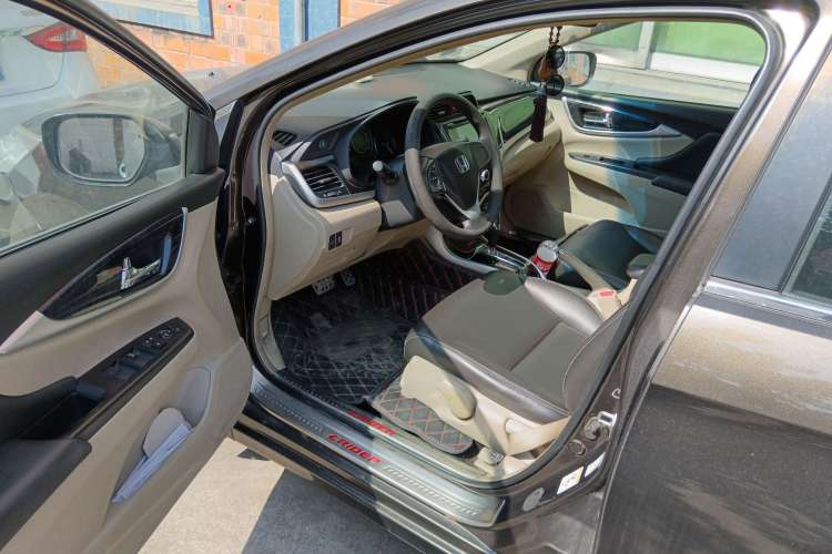 Used Honda Crider 2013 1.8L automatic luxury edition Driver Seat