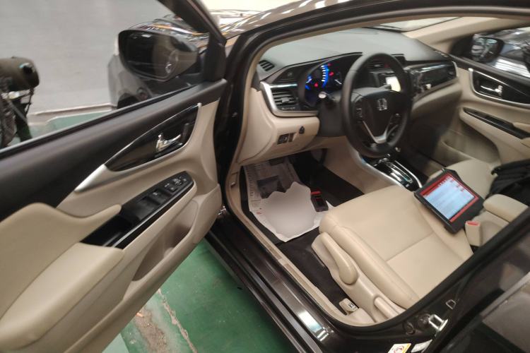 Used Honda Crider 2013 1.8L automatic luxury edition Driver Seat