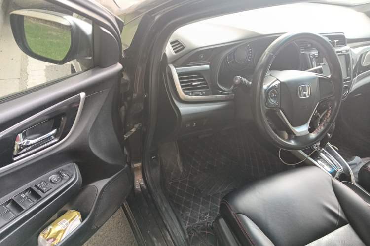 Used Honda Crider 2013 1.8L automatic luxury edition Driver Seat