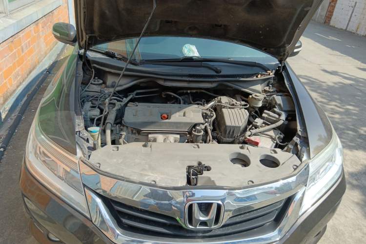 Used Honda Crider 2013 1.8L automatic luxury edition Engine Bay