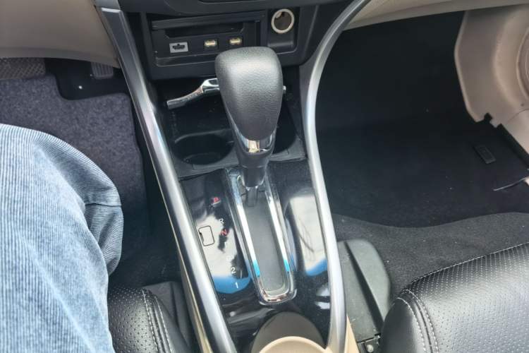Used Honda Crider 2013 1.8L automatic luxury edition Gear Lever