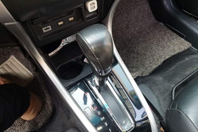 Used Honda Crider 2013 1.8L automatic flagship version Gear Lever