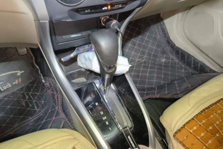 Used Honda Crider 2013 1.8L automatic luxury edition Gear Lever