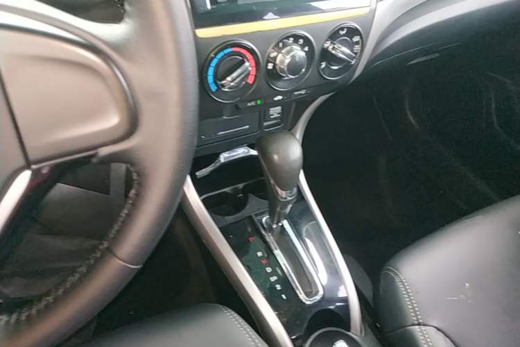 Used Honda Crider 2013 1.8L automatic luxury edition Gear Lever