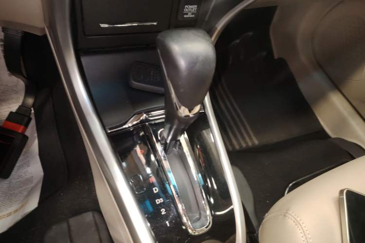 Used Honda Crider 2013 1.8L automatic luxury edition Gear Lever