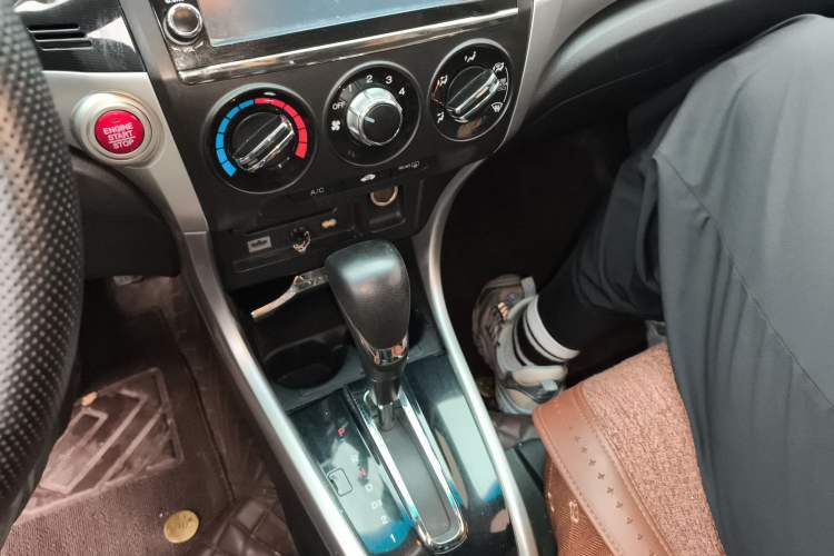 Used Honda Crider 2013 1.8L automatic luxury edition Gear Lever