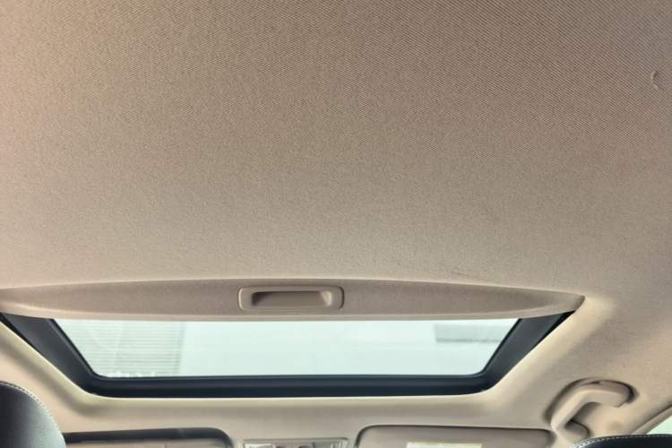 Used Honda Crider 2013 1.8L automatic luxury edition Headliner