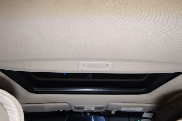 Used Honda Crider 2013 1.8L automatic luxury edition Headliner