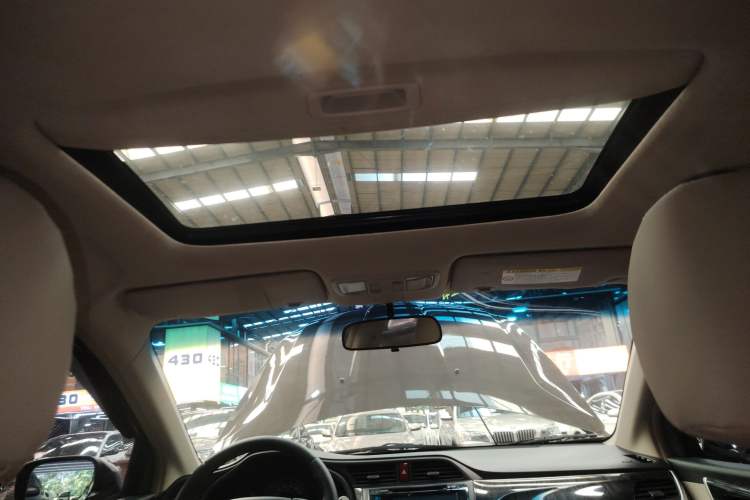 Used Honda Crider 2013 1.8L automatic luxury edition Headliner
