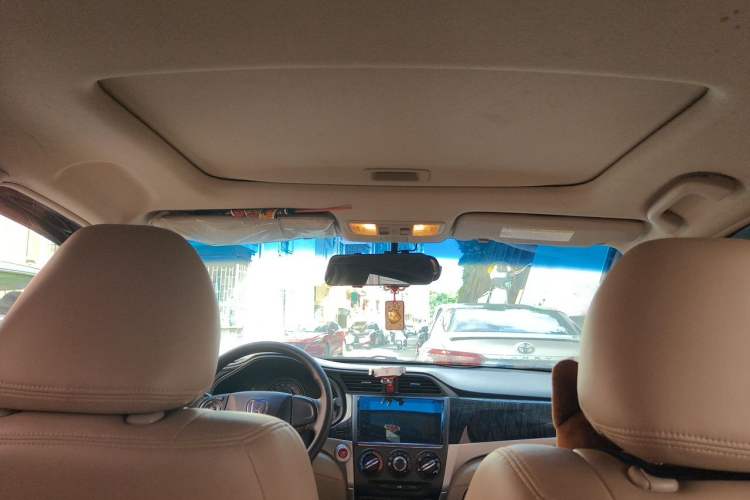 Used Honda Crider 2013 1.8L automatic luxury edition Headliner