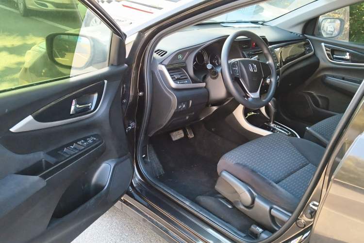 Used Honda Crider 2013 1.8L automatic luxury edition Interior 3
