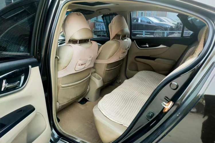 Used Honda Crider 2013 1.8L automatic luxury edition Interior 5