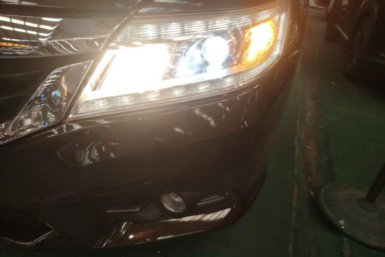 Used Honda Crider 2013 1.8L automatic luxury edition Left Front Headlight