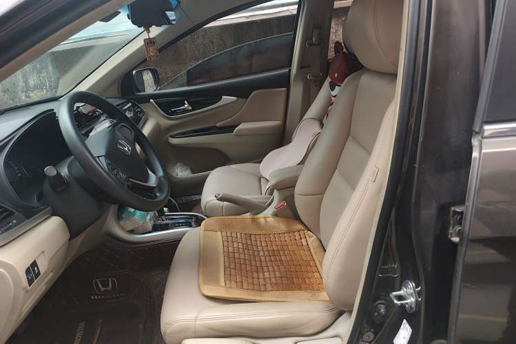 Used Honda Crider 2013 1.8L automatic luxury edition Left Front Seat