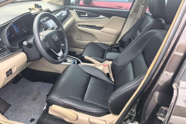 Used Honda Crider 2013 1.8L automatic luxury edition Left Front Seat