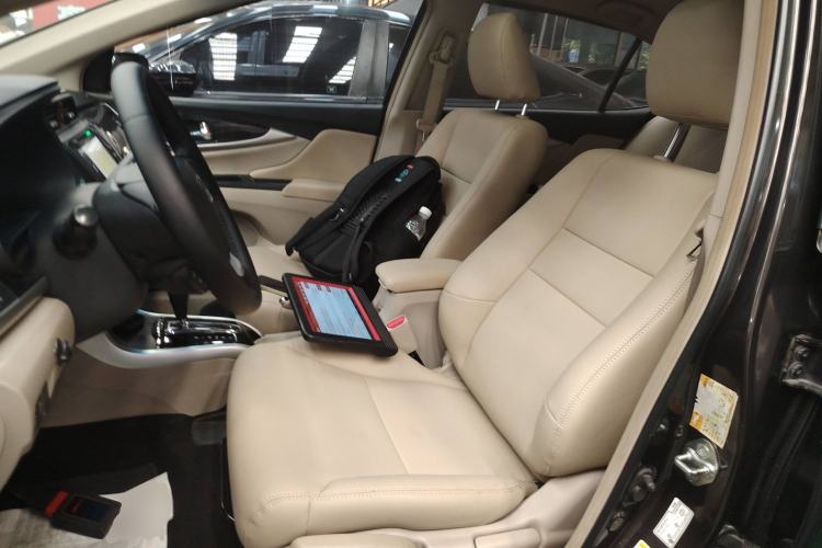 Used Honda Crider 2013 1.8L automatic luxury edition Left Front Seat