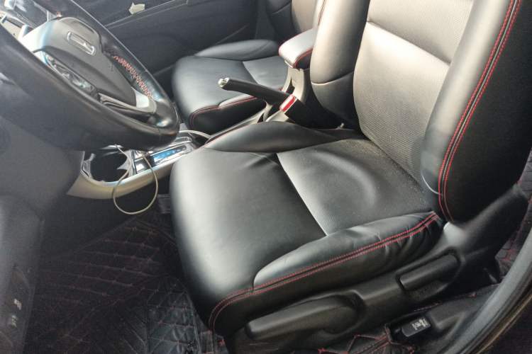 Used Honda Crider 2013 1.8L automatic luxury edition Left Front Seat