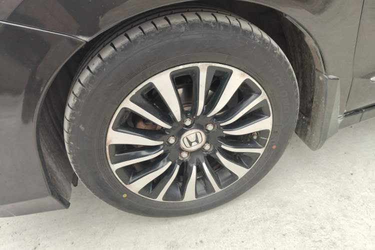 Used Honda Crider 2013 1.8L automatic comfort version Left Front Wheel Hub